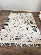 Load image into Gallery viewer, moroccan handmade rug
