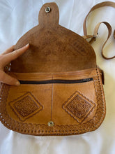 Load image into Gallery viewer, Shoulder bag - Tan Brown
