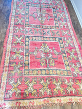 Load image into Gallery viewer, moroccan handmade rug
