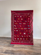 Load image into Gallery viewer, red Kilim  - 150cm x 100cm
