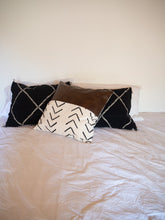 Load image into Gallery viewer, Mudcloth Pillow Cover/Tribal Ethnic Pillow/5White textured cover

