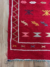Load image into Gallery viewer, red Kilim  - 150cm x 100cm
