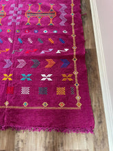 Load image into Gallery viewer, pink wool Kilim  - 250cm x 150cm
